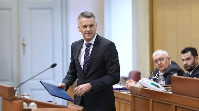 Zagreb: Državni tajnik Bujanović kasnio na početak sjednice Sabora