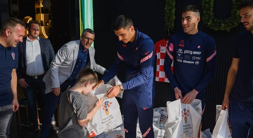 Mladi 'vatreni' s izbjeglicama u hotelu: Vratili smo djeci osmijeh na lica i pozvali ih na utakmicu