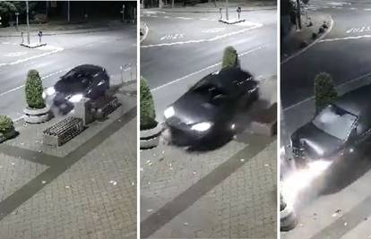 VIDEO Pijan sjeo u auto, pomeo klupu i zabio se u rasvjetni stup