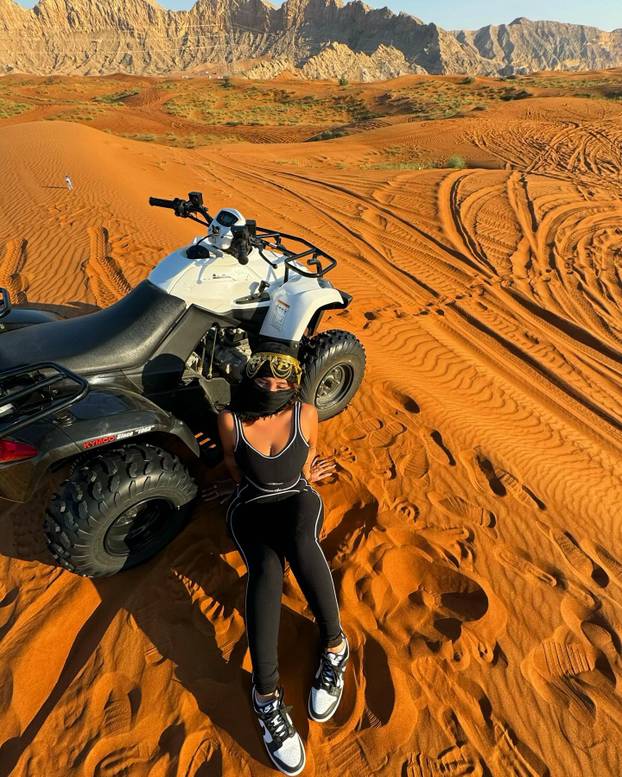 FOTO Zbog supruga je prešla na islam, a optužili su ju da zbog njene 'magije' on ne igra za BiH