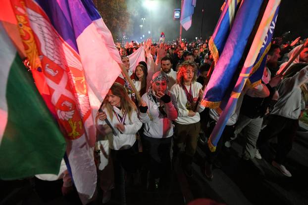 Veliki broj građana u Novom Sadu, dočekuje studente