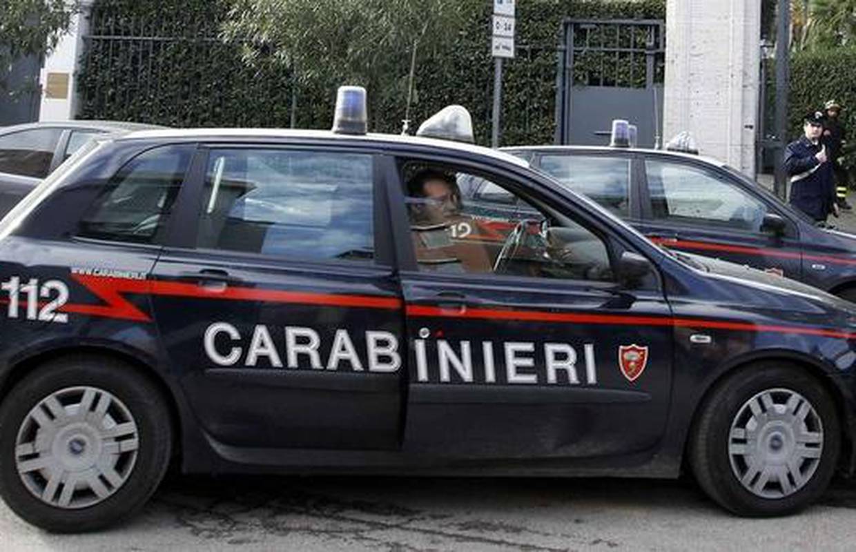 Italija: Troje ljudi ozlijeđeno u padu školskog busa u provaliju duboku preko 100 metara