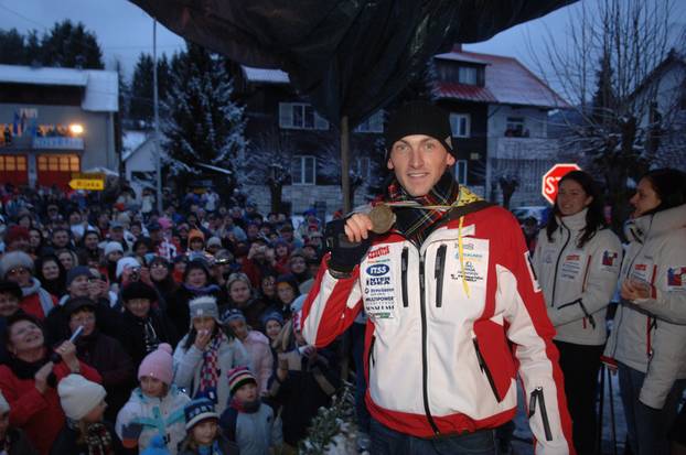 ARHIVA - 2009. Mrkopalj: Do?ek Jakova Faka, bron?anog biatlonca