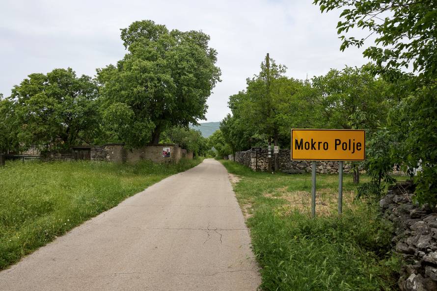 Kravlja Draga: Ilegalne kuće na Zrmanji