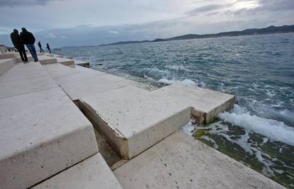 Valovi su oštetili  tri bloka morskih orgulja u Zadru