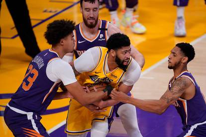 Lakersi dobili Sunse bez Šarića, Jokićev Denver slomio Portland