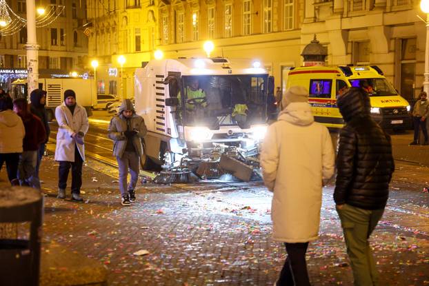 Nakon proslave Nove godine ostala je velika količina otpada na glavnom Zagrebačkom trgu