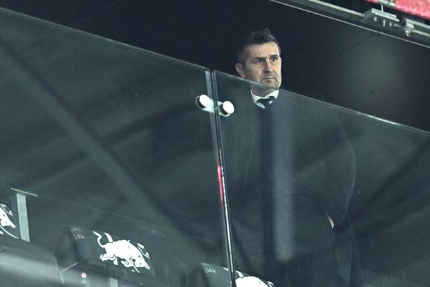 Salzburg: Nenad Bjelica u društvu supruge na tribini 