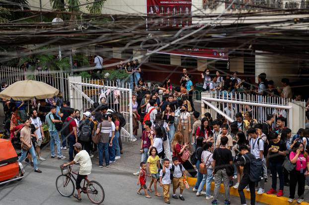 Buildings evacuated as quake rattles Philippine capital