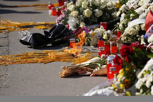 Novi Sad utihnuo na 16 minuta za sve poginule u nesreći u padu nadstrešnice