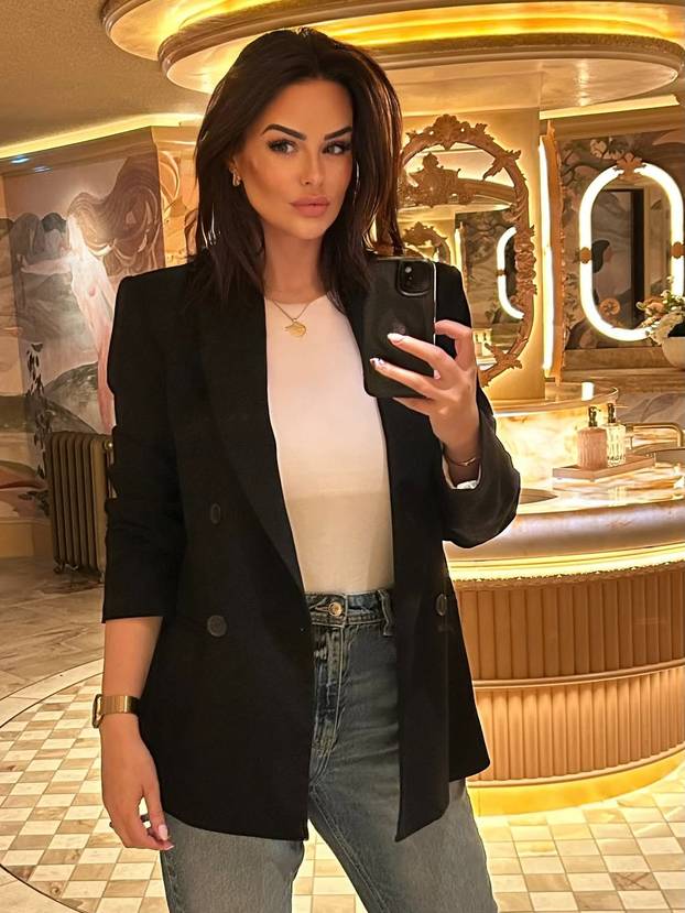 FOTO Poznata manekenka otišla na operaciju smanjenja grudi: 'Najbolja odluka u mom životu!'