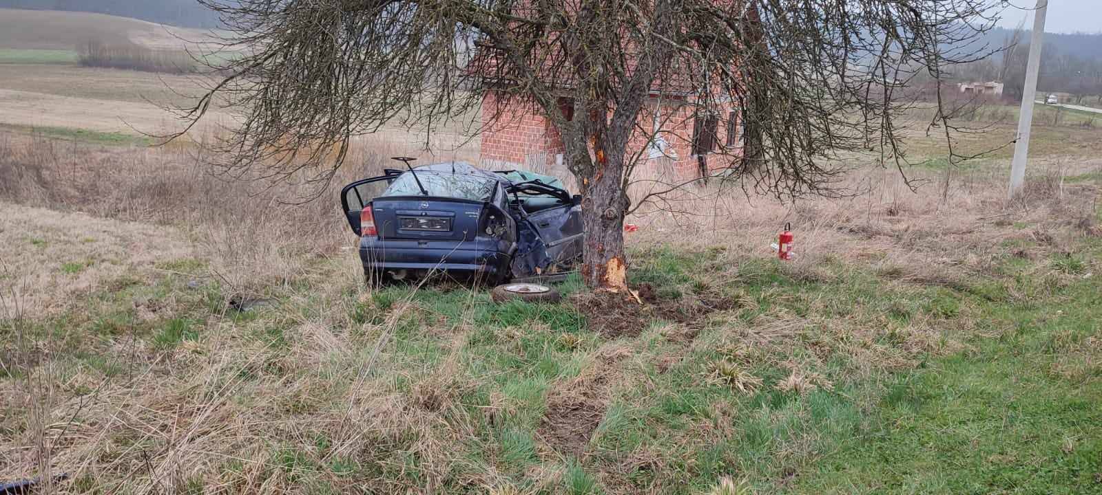 Još jedna nesreća kod Novske: Vozačica se zabila autom u drvo