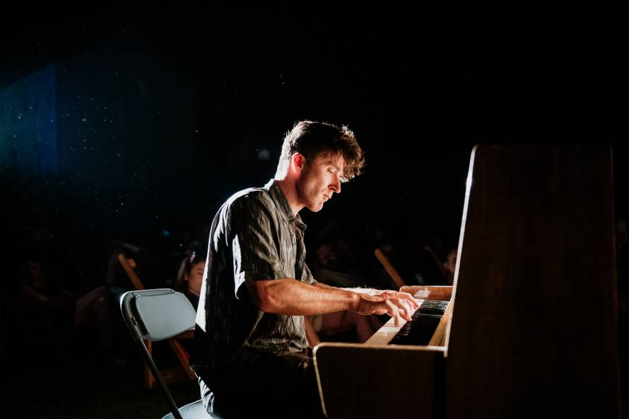 FOTO U ljetnom kinu tražila se ležaljka više: Evo kako je bilo drugog dana Slano Film Daysa