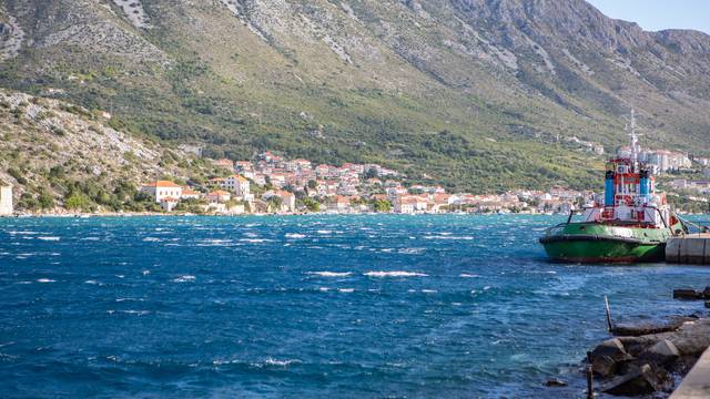 Dubrovnik: Orkanska bura oštetila neke od brodica
