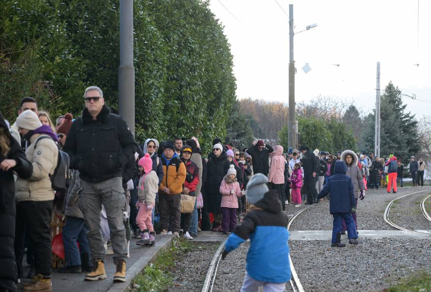 Zagreb: Ogromna gužva na žičari nakon što je na Sljemenu pao snijeg