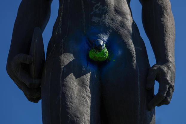 Zagreb: Na Uskrs osvanuli pofarbani testisi Bacača diska 