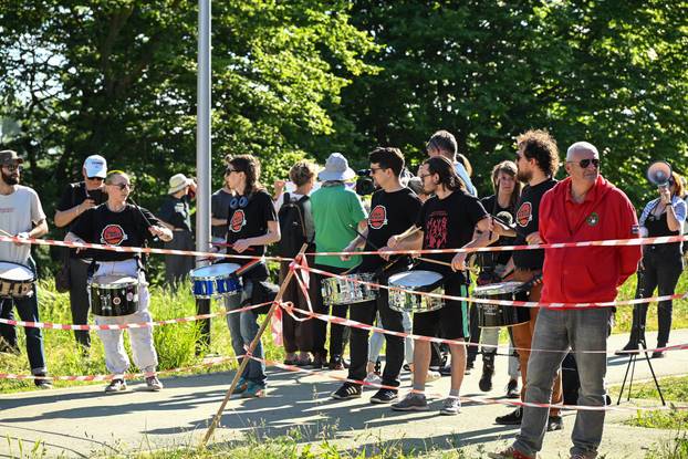 Zagreb: Na nasipu kod Mosta slobode održavaju se Trnjanski kresovi