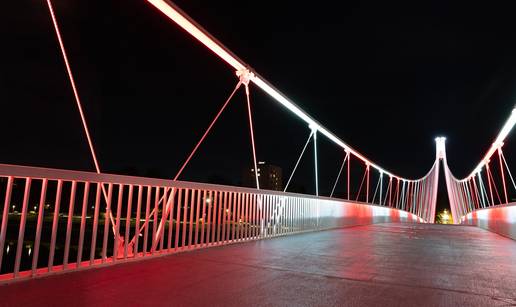 FOTO Pje&scaron;a&ccaron;ki most u Osijeku zasvijetlio u bojama Hrvatske