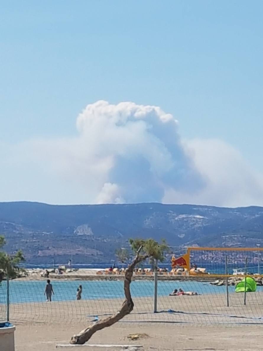 Evakuirali stanovnike sela kod Drniša: 'Ovo je velika nesreća'
