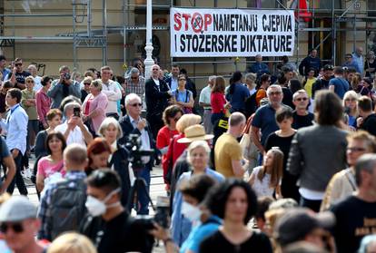 FOTOGALERIJA Transparenti i poruke: Ovako je izgledao 'Festival slobode'  na trgu