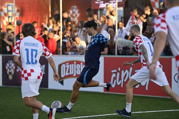 Međusobni okršaj zvijezda Vatrenih u uličnom nogometu održan je u Zagrebu