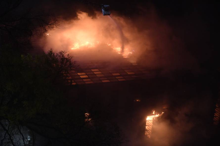 Zagreb: Pozar u Vjesnikovom neboderu