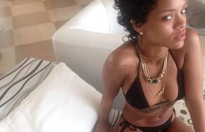 Čini se da se Rihanna ne misli obući: Po cijele dane u bikiniju