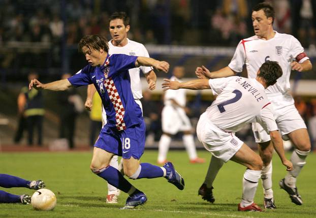 ARHIVA - 2006. Zagreb: Vatreni i "maksimirska krtica" srušili su Englesku 