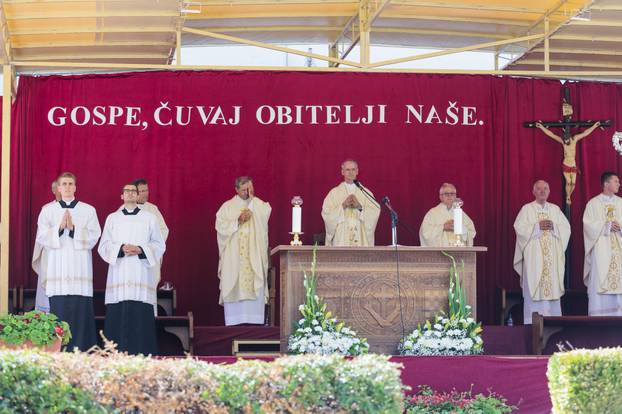 Procesijom i misom obilježena je središnja proslava blagdana Velike Gospe u Sinju