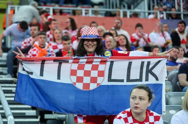 Zagreb: Navijači na susretu Hrvatske i Slovenije na IHF Svjetskom rukometnom prvenstvu 2025.