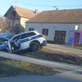 Policijski i osobni auto završili u jarku, vozači  lakše ozlijeđeni