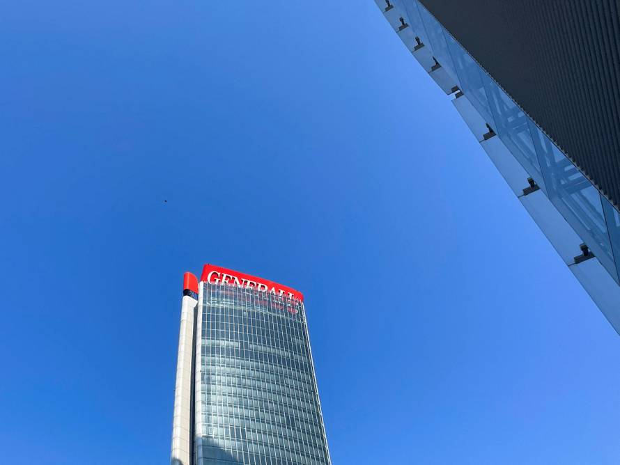 'Generali' sign atop insurer's skyscraper offices collapses in Milan