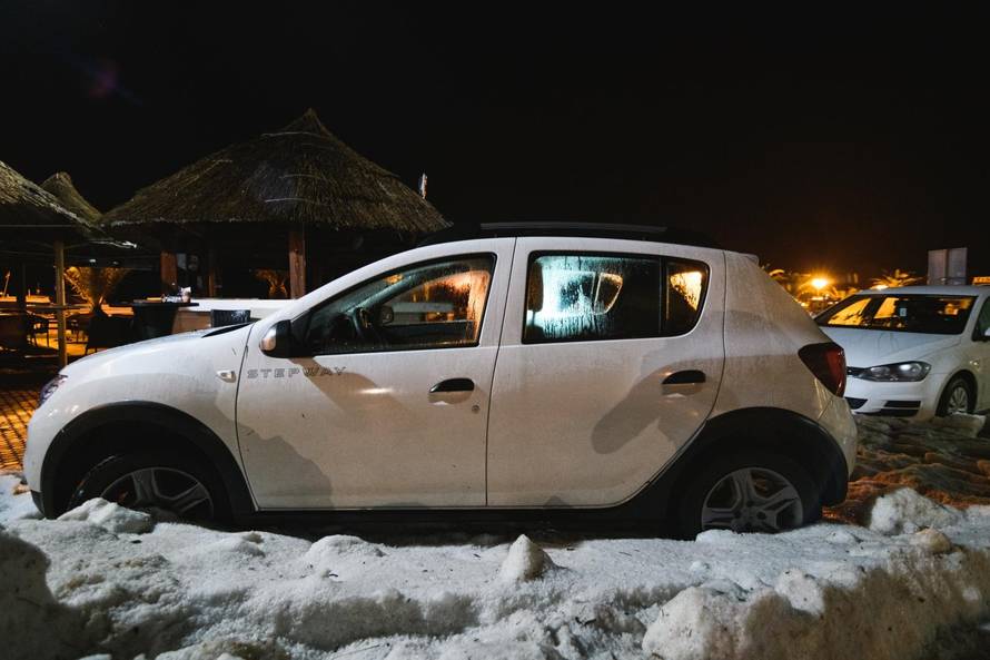 Tuča je pogodila Jadran: 'Aute smo morali izvlačiti bagerima'