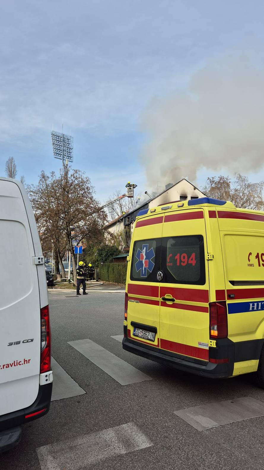 VIDEO Buktinja u Maksimiru: Zapalila se kuća, širi se crni dim