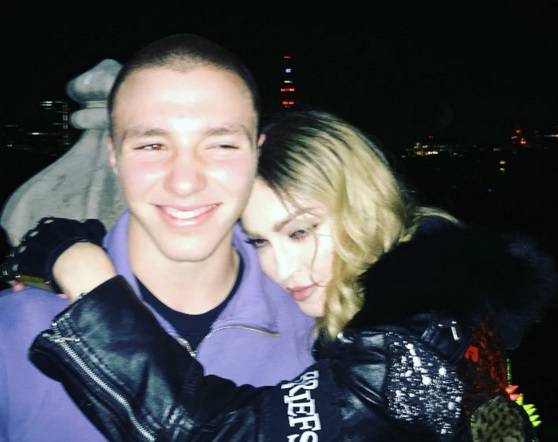 Madonna se hvali 'fotkom' iako se sin Rocco mrzi pokazivati