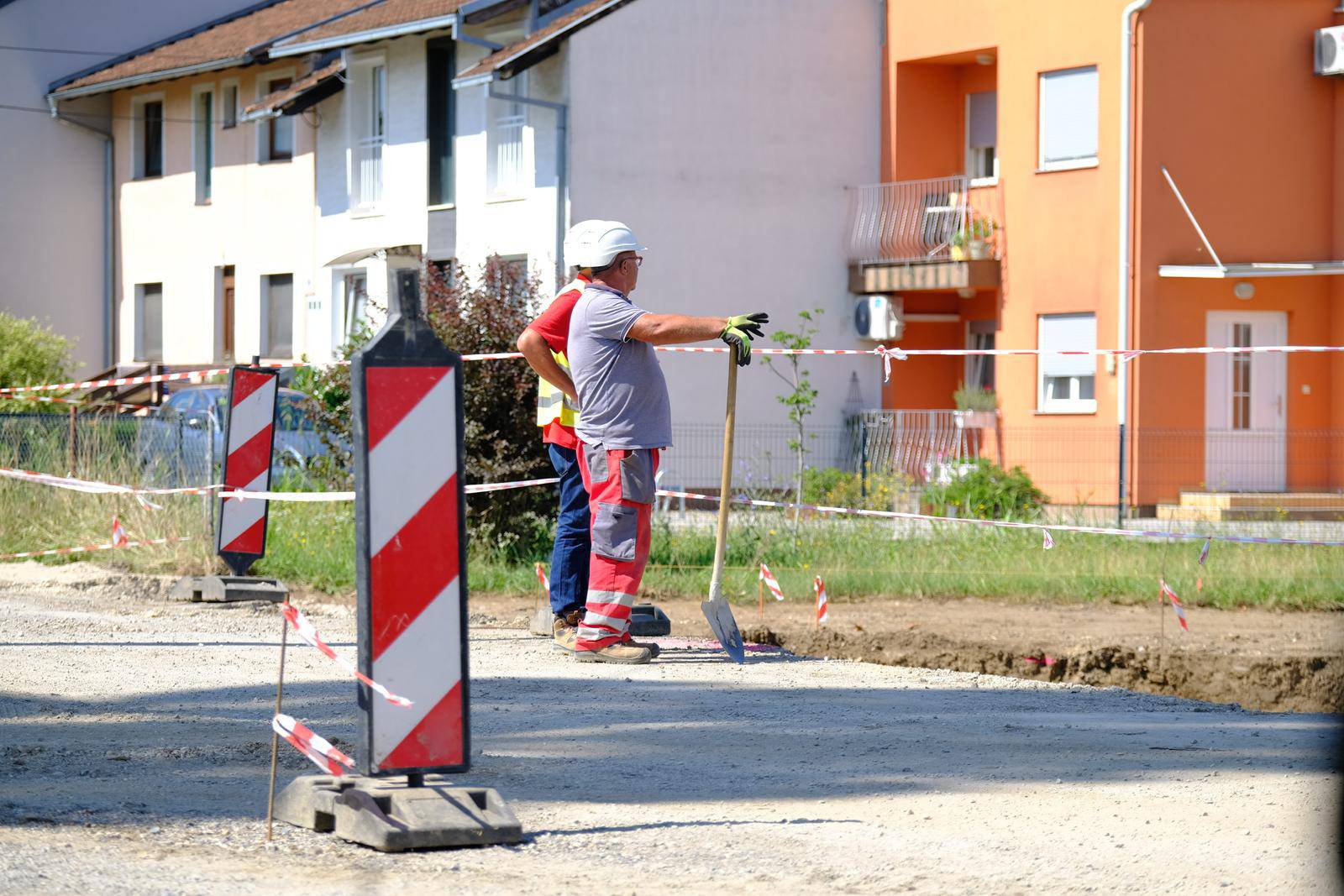 Tijekom radova na cesti u Kurilovcu radnici su pronašli dva projektila