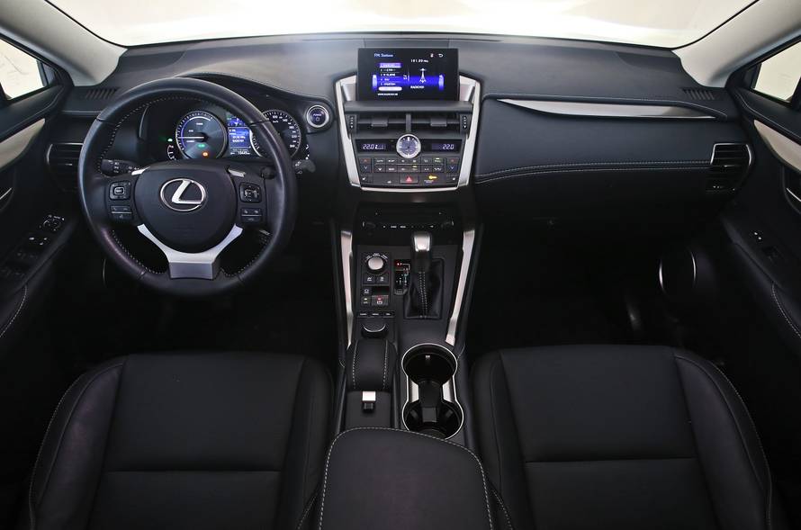 Auto s čak tri motora: Hibridni  Lexus jednostavno je oduševio