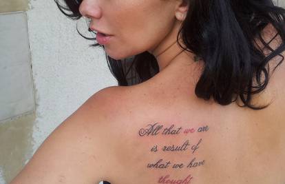 Aleks ima novu tetovažu: Na ramenu joj piše citat iz 'Tajne'