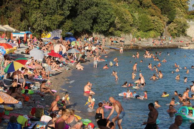 Rijeka: Gužva na plaži Kantrida
