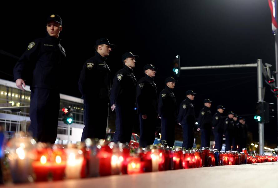 Zagreb: Duž Vukovarske ulice upaljeni su lampaši povodom obljetnice pada Grada heroja