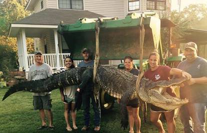 Postala je rekorderka: Uhvatila aligatora od 4,2 metra i 317 kg