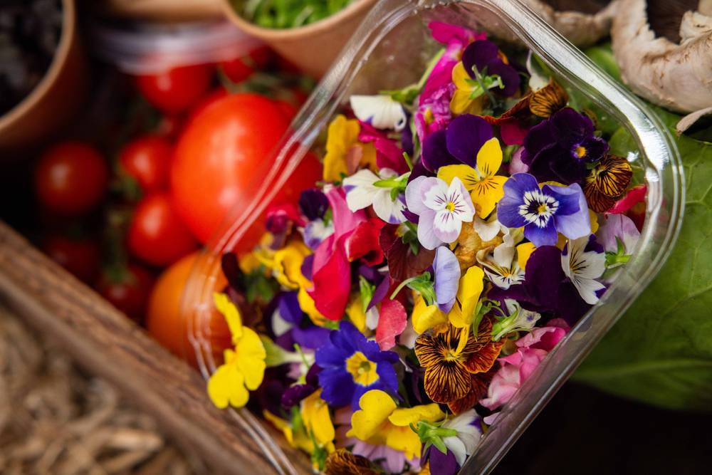 Colourful,Freshly,Picked,Edible,Flowers