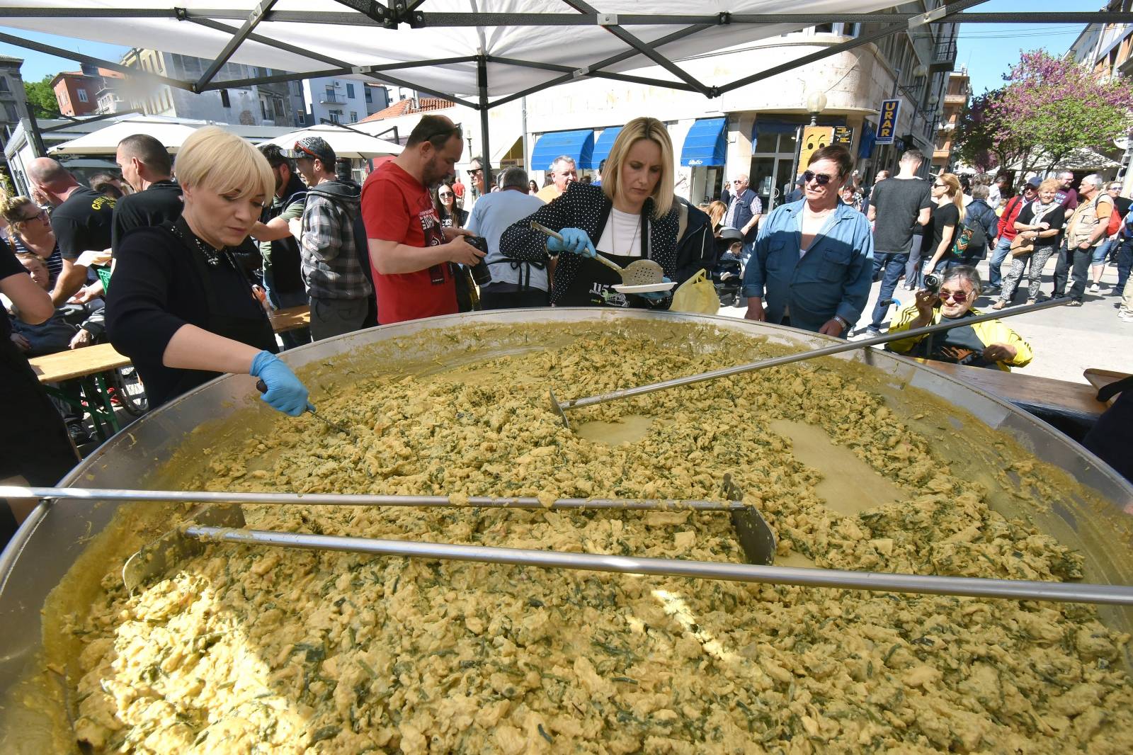 Pula: GraÄanima podijeljena uskrÅ¡nja fritaja s 1500 jaja