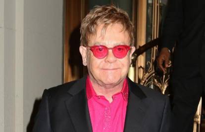 Elton poludio na zaštitare jer publici nisu dopustili plesanje