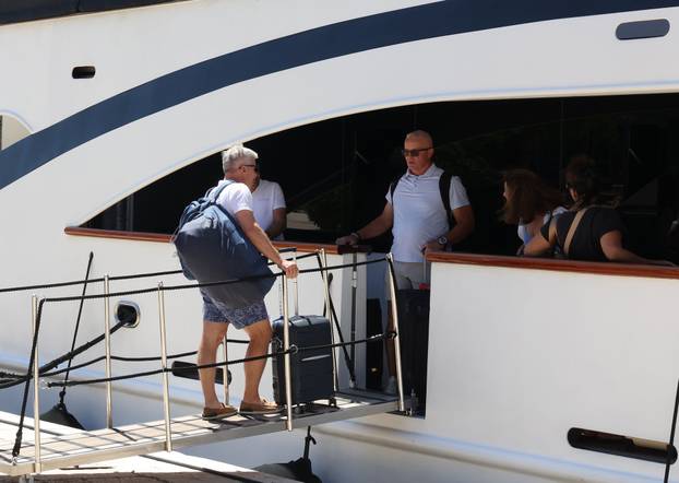 Šibenik: Kruzeri i turisti okupirali šibensku rivu