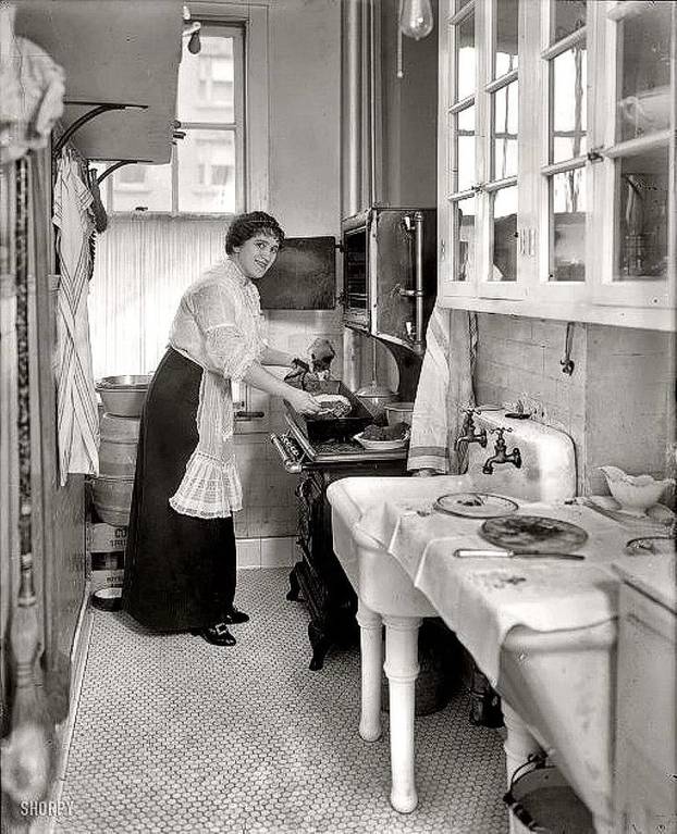 Razvoj kuhinje kroz povijest: Od male prostorije za pohranu do glavnog mjesta za druženje