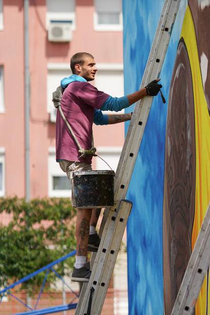 Bosanska Gradiška: Divovski mural Kobea Bryanta uz košarkaško igralište osnovne škole