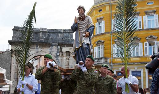 FOTO U Puli velikom procesijom proslavili zaštitnika sv. Tomu