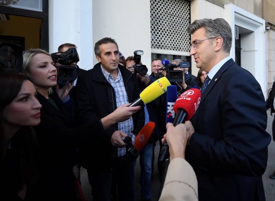 Zagreb: Dolazak na sjednicu PredsjedniÅ¡tva i Nacionalnog vijeÄa HDZ-a