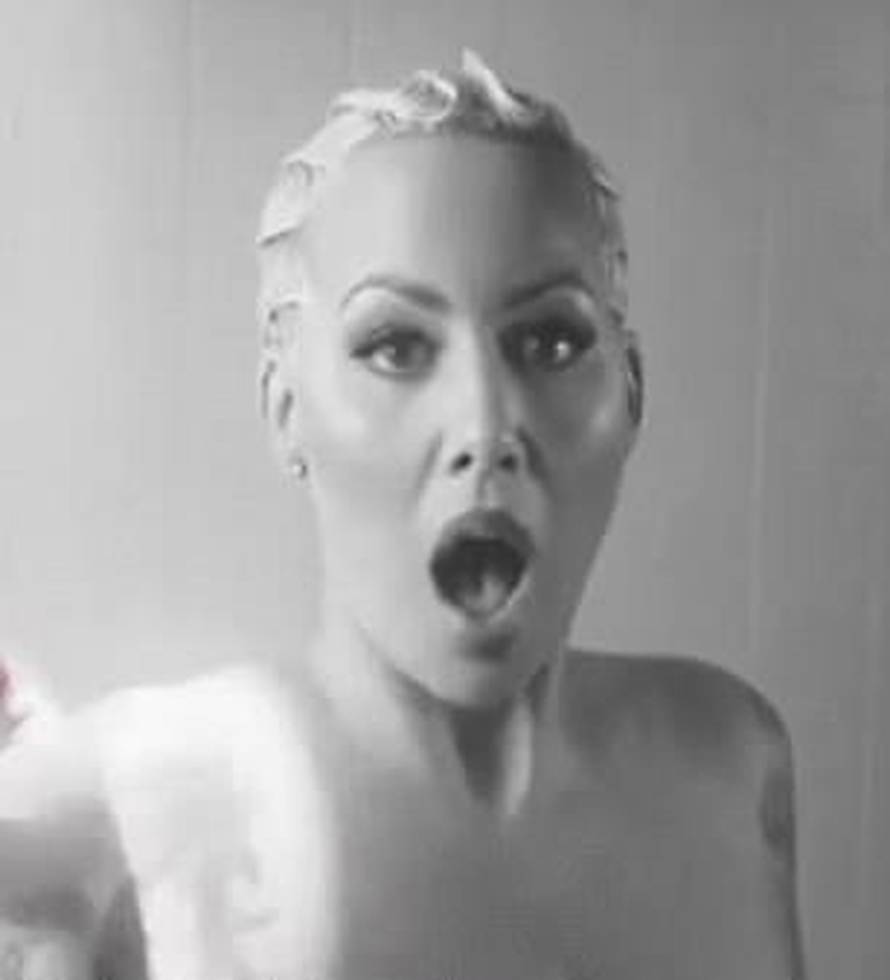 Amber glumila scenu iz 'Psiha' u reklami za rozu seks-igračku